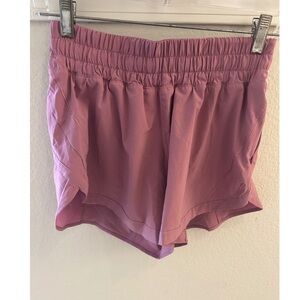 Track That High-Rise Lululemon Short Velvet Dust size 6, 3”